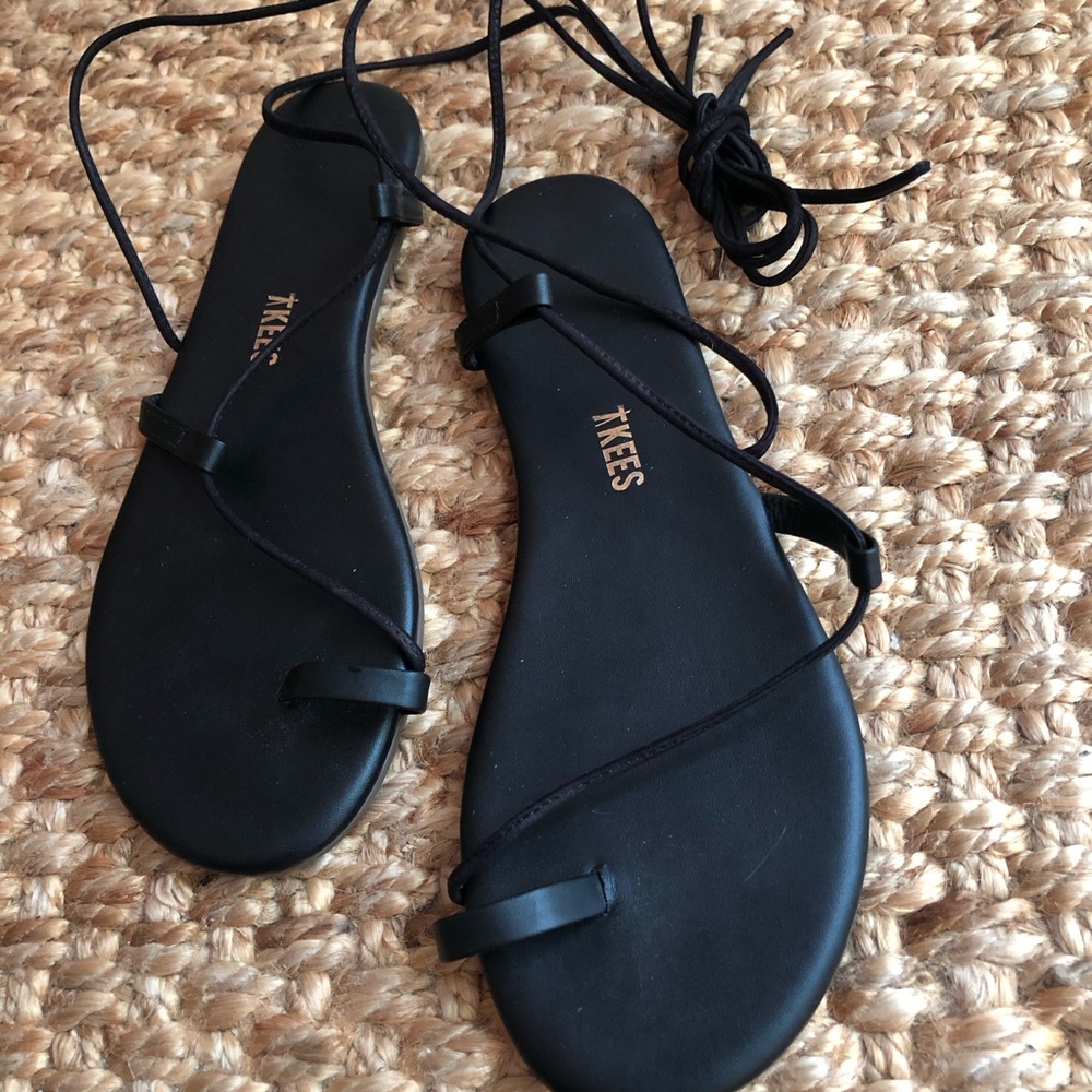 Brand New: Tkees Jo Lace Up Sandal. Black Leather. Size 6 or 37 - Picture 7 of 16